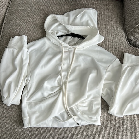 Terry Solid Twist Hoodie - Picture 3 of 4